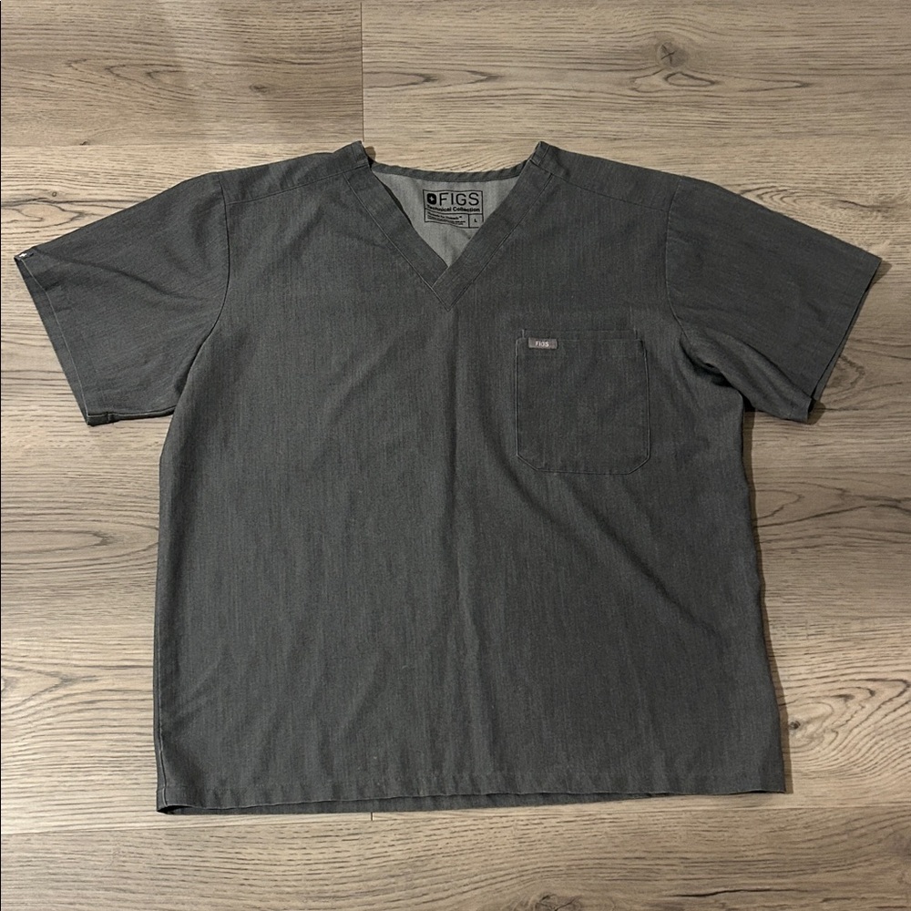 Figs Men's Leon Three Pocket Scrub Top Graphite Size L